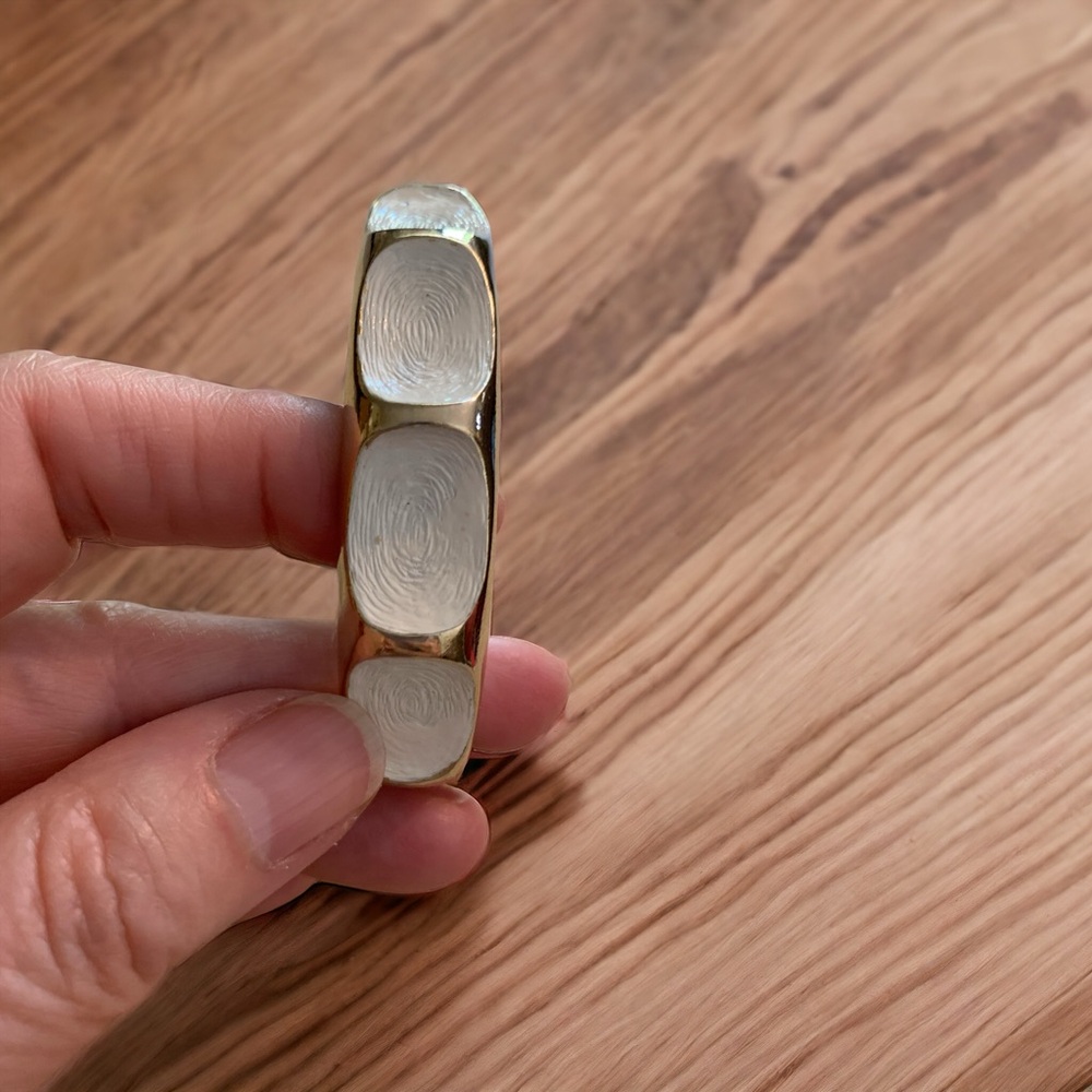 Vintage thumb print enamel gold tone bracelet